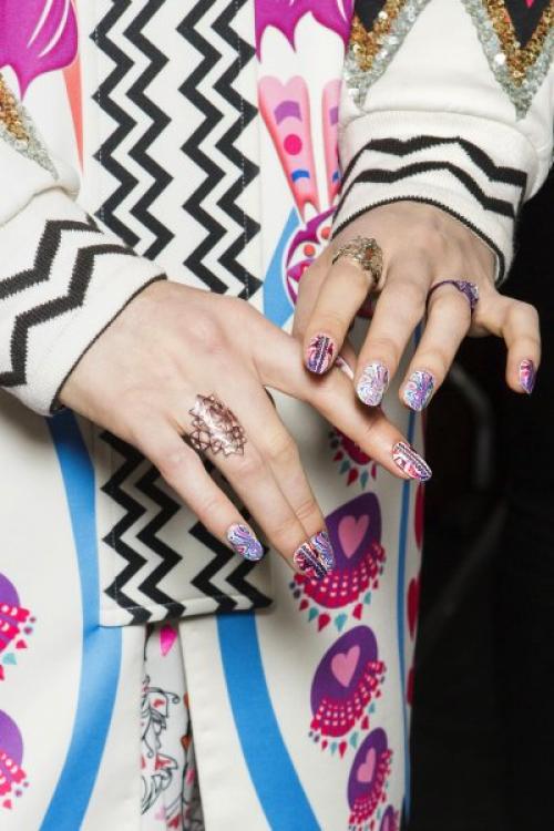 Рисунки на ногтях красивые. Рисунки на ногтях: новинки-2022