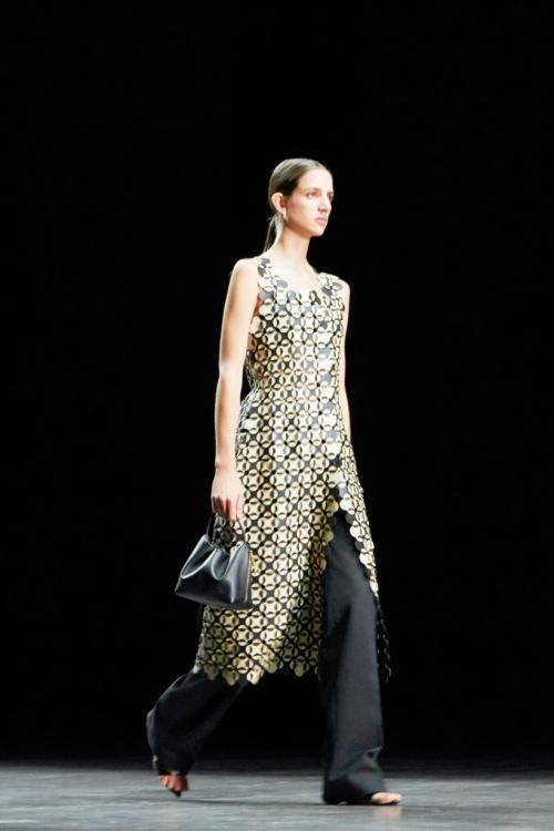 Как правильно носить платье с джинсами. Как носить платье с брюками или джинсами: 22 образа 04