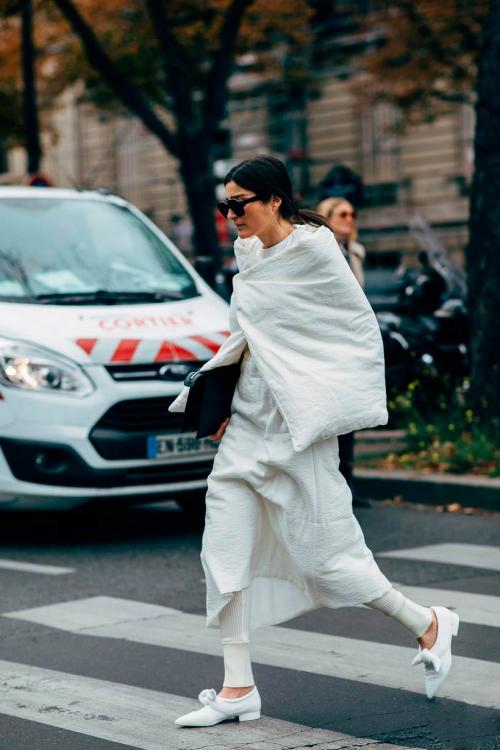 Как правильно носить платье с джинсами. Как носить платье с брюками или джинсами: 22 образа 02