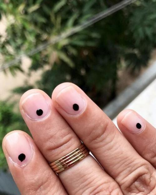 Какие материалы мне понадобятся для создания маникюра с тремя цветами на коротких ногтях. Размер XS: маникюр для маленьких ногтей