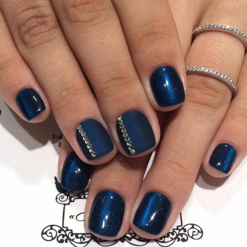 Топ-5 идей маникюра на короткие ногти с тремя цветами 04