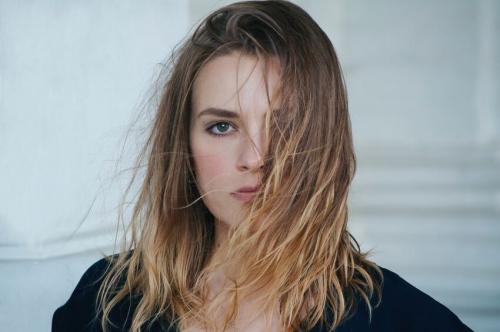 Современный дизайн ногтей: три варианта в одном стиле 01