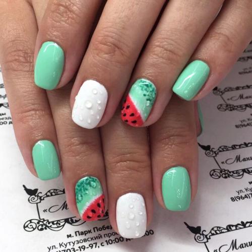 Топ-5 идей маникюра на короткие ногти с тремя цветами 07