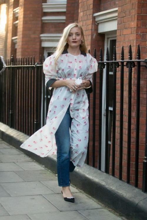 Платье с джинсами 2022. Как правильно носить платье с джинсами: тренды 2023 с фото