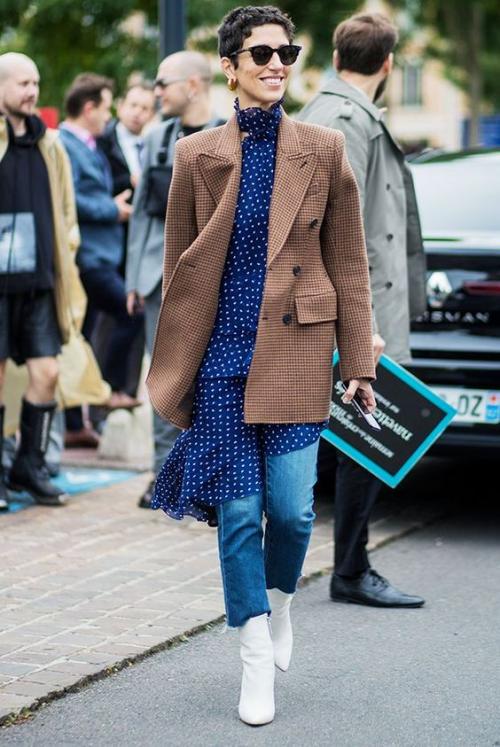 Как носить платье с джинсами. Платье с джинсами: как носить?