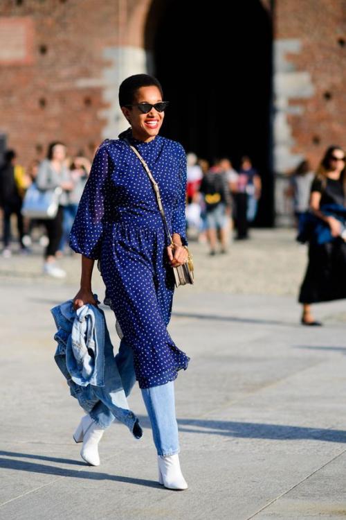 Как носить платье с джинсами. Платье с джинсами: как носить?