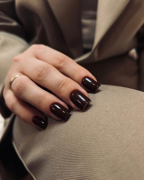 Маникюр 2025: разные цвета на разных руках — новый тренд сезона 02 Маникюр 2025: разные цвета на разных руках — новый тренд сезона 02