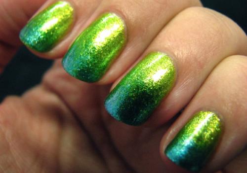 Какие техники необходимы для создания маникюра с разными цветами. Двухцветный маникюр в разные времена года