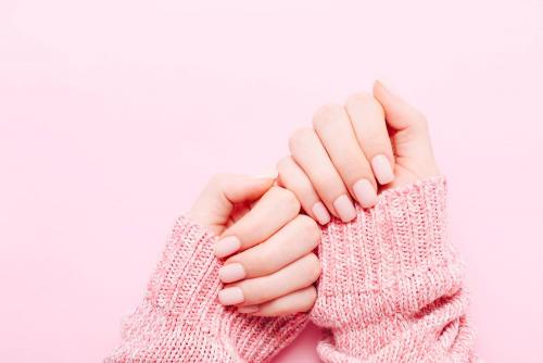 Маникюр 2025: разные цвета на разных руках — новый тренд сезона 04 Маникюр 2025: разные цвета на разных руках — новый тренд сезона 04