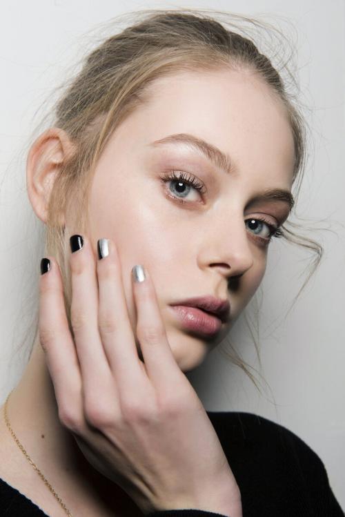 Как сделать переход между тремя цветами на ногтях. Градиентный маникюр: идеи дизайна