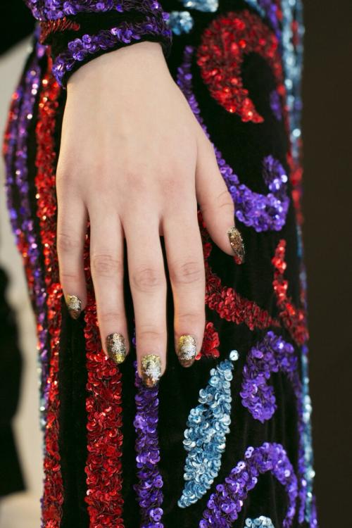 Как сделать переход между тремя цветами на ногтях. Градиентный маникюр: идеи дизайна