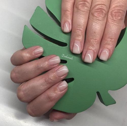 Как сделать маникюр из трёх цветов, если у вас короткие ногти. Размер XS: маникюр для маленьких ногтей