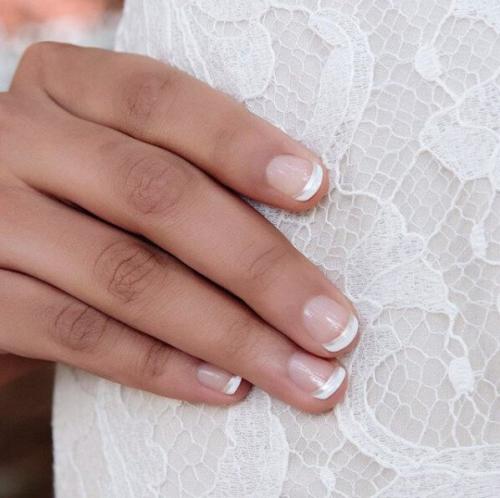 Как сделать маникюр из трёх цветов, если у вас короткие ногти. Размер XS: маникюр для маленьких ногтей