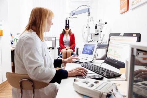 Как подобрать очки по форме лица женщине и мужчине. Как выбрать оправу для очков по форме лица 01 Как подобрать очки по форме лица женщине и мужчине. Как выбрать оправу для очков по форме лица 01