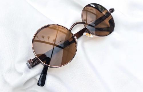 Какой материал линз лучше для солнцезащитных очков. Органические материалы для линз - пластмассы