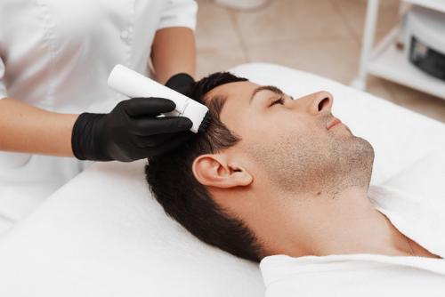 Какие альтернативные методы лечения выпадения волос у мужчин существуют. Возможно ли остановить усиленное выпадение волос у мужчины без пересадки волос?