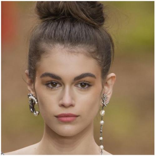 Что делать с пушком у линии роста волос. Почему у женщин появляются залысины? 15