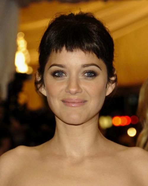 Рваная челка — фото модных стрижек 2023