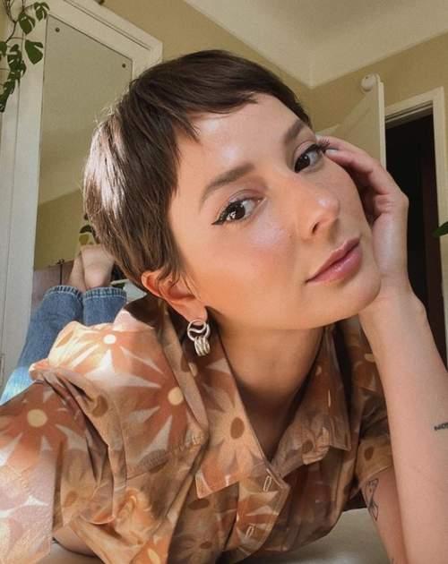 Челка прямая 2023. Трендовый вид челки 2023 на прямые волосы