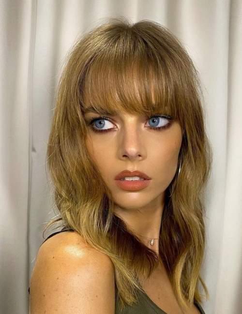 Челка прямая 2023. Трендовый вид челки 2023 на прямые волосы