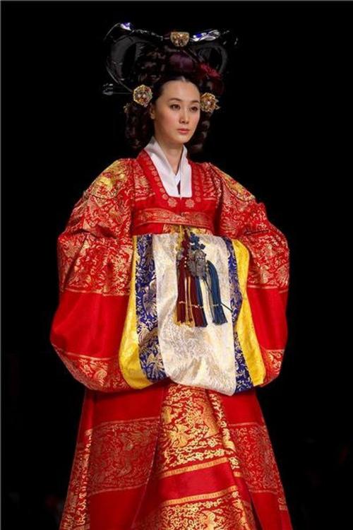 Национальные костюмы народов мира. 12 самых красивых национальных костюмов женщин в разных странах мира 07