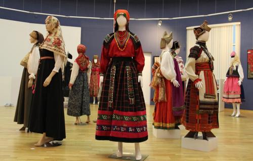 Национальные костюмы народов мира. 12 самых красивых национальных костюмов женщин в разных странах мира 16