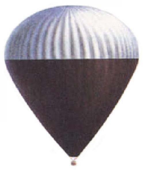 Из чего сделана наша одежда. Поэтому модную индустрию отчасти можно считать пластиковой - синтетические ткани получают из нефти, а это тот же пластик. 02