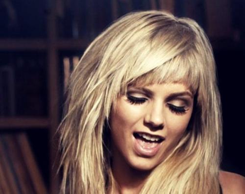 Как самостоятельно подстричь челку красиво косую. Как правильно подстричь косую чёлку самостоятельно 18 Как самостоятельно подстричь челку красиво косую. Как правильно подстричь косую чёлку самостоятельно 18