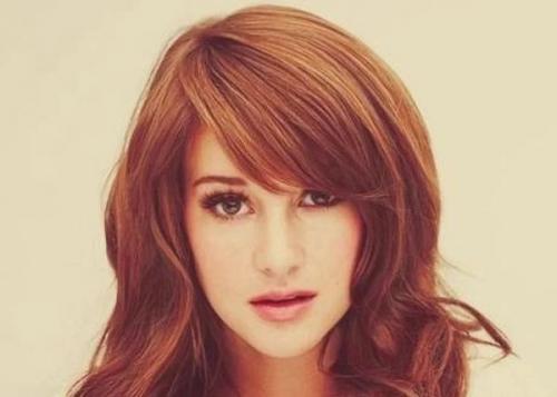 Как самостоятельно подстричь челку красиво косую. Как правильно подстричь косую чёлку самостоятельно 20 Как самостоятельно подстричь челку красиво косую. Как правильно подстричь косую чёлку самостоятельно 20