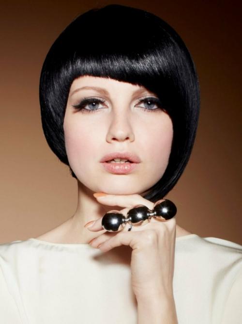 Как самостоятельно подстричь челку красиво косую. Как правильно подстричь косую чёлку самостоятельно