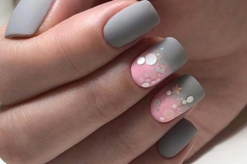 Нежный серо-розовый маникюр. Серо-розовый маникюр: новинки