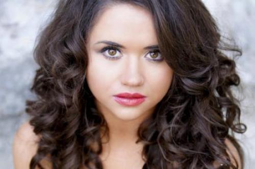 Короткие стрижки с челкой для круглого лица. Стрижки на короткие волосы для круглого лица: 10 модных идей