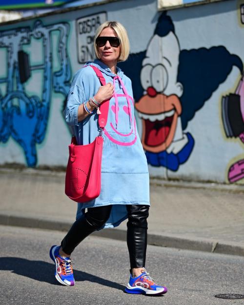 Спортивный стиль для женщин после 40 лет: 10 самых стильных образов 07 Спортивный стиль для женщин после 40 лет: 10 самых стильных образов 07