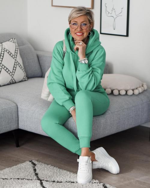 Спортивный стиль для женщин после 40 лет: 10 самых стильных образов 04 Спортивный стиль для женщин после 40 лет: 10 самых стильных образов 04