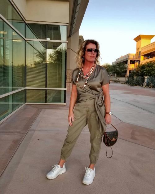 Sport casual 2022 для женщин 40-50 лет. Sport casual для женщин 40-50 лет: самые гармоничные луки