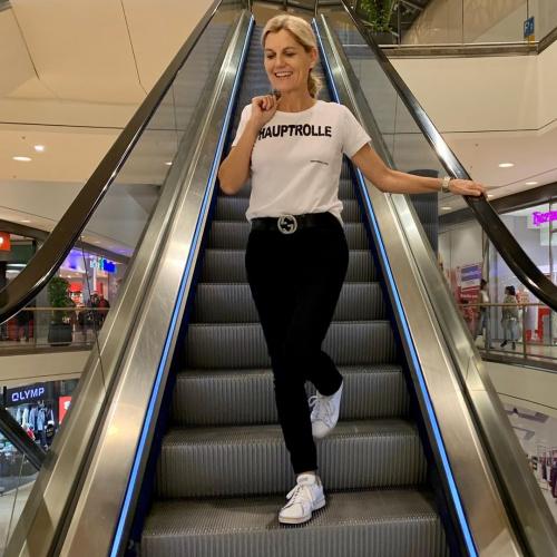 Sport casual 2022 для женщин 40-50 лет. Sport casual для женщин 40-50 лет: самые гармоничные луки