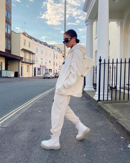 Модные цвета спортивных костюмов 2022. Костюмы