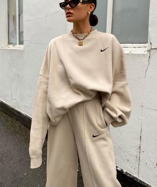 Модные цвета спортивных костюмов 2022. Костюмы