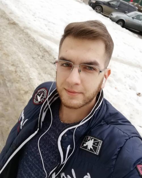 Как убрать торчащие волосы по бокам. Мужские стрижки с выбритыми висками с названиями и примерами