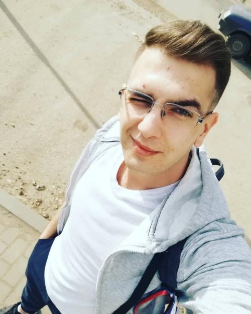 Как убрать торчащие волосы по бокам. Мужские стрижки с выбритыми висками с названиями и примерами