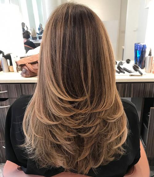 Много коротких волос по всей длине. Стрижки слоями