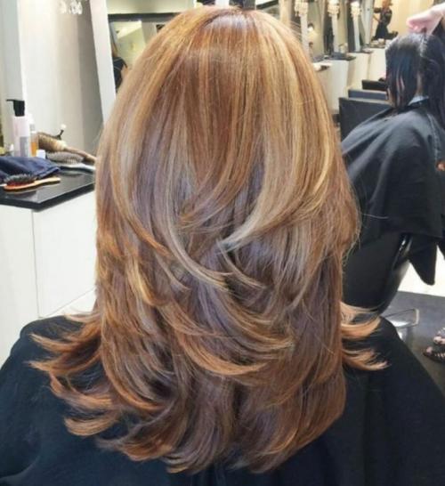 Много коротких волос по всей длине. Стрижки слоями