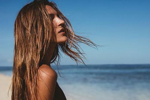 Как убрать пушистость волос у корней. Почему пушатся волосы после мытья?