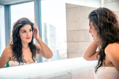 Как убрать пушистость волос у корней. Почему пушатся волосы после мытья?