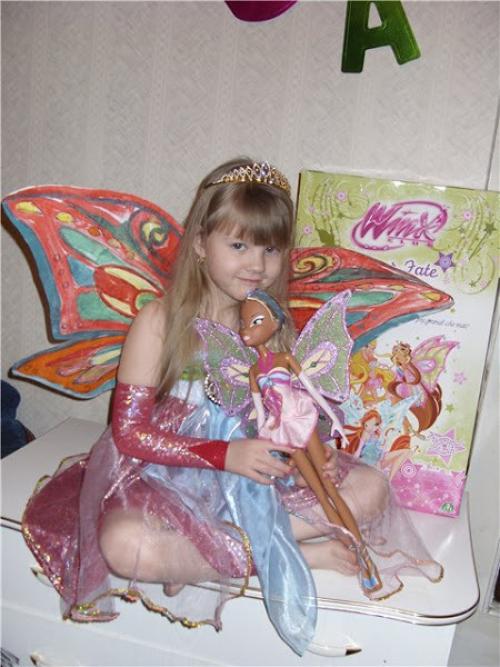Какие материалы используются для изготовления костюма Winx для девочки. Как сделать новогодний костюм Феи Винкс своими руками?