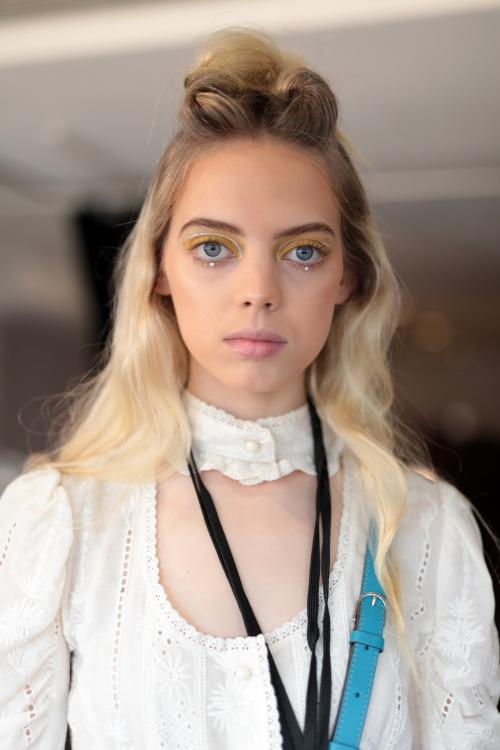 Линия роста волос это. Линия роста волос на лбу у женщин: виды и 10 способов коррекции