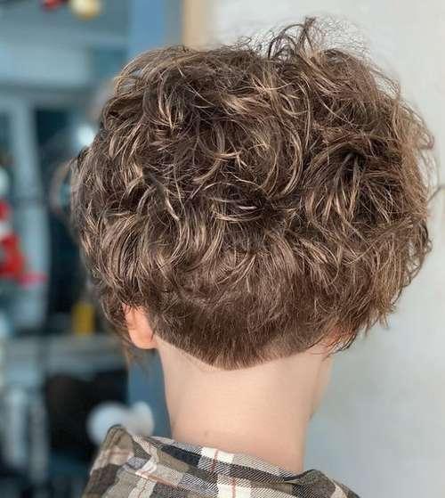 Стрижки на средние кудрявые волосы 2019 женские. Модные стрижки 2022 на кудрявые волосы: новинки, тренды, фото