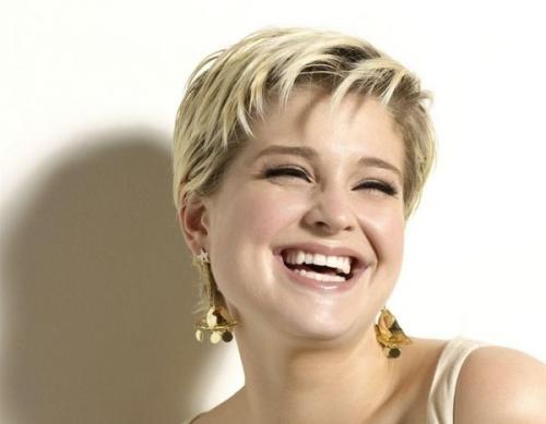 Стрижки на средние кудрявые волосы 2019 женские. Модные стрижки 2022 на кудрявые волосы: новинки, тренды, фото 15 Стрижки на средние кудрявые волосы 2019 женские. Модные стрижки 2022 на кудрявые волосы: новинки, тренды, фото 15