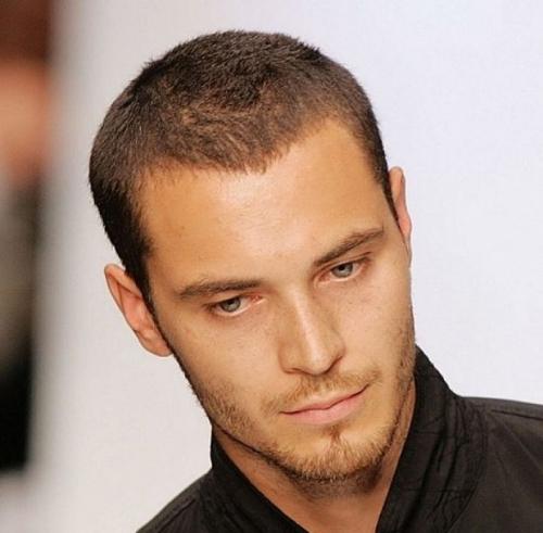 Стрижка затылка мужская. 24 мужские стрижки 2021-2022 года — модные тенденции, фото.