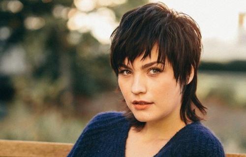 ТОП женских стрижек на средние волосы 2022-2023. Модные женские стрижки на средние волосы 2023 года и 80 фото для вдохновения